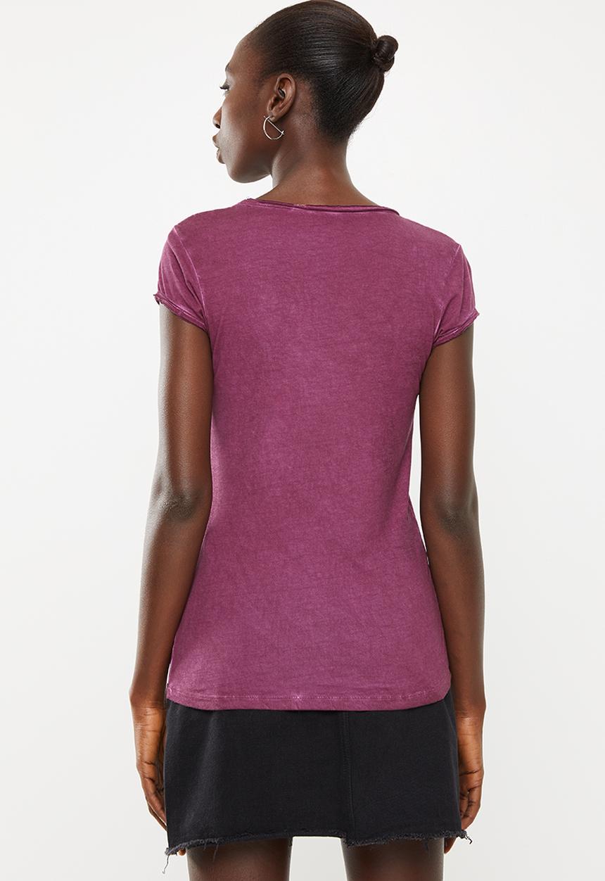GUESS - Short sleeve oil wash triangle tee - purple