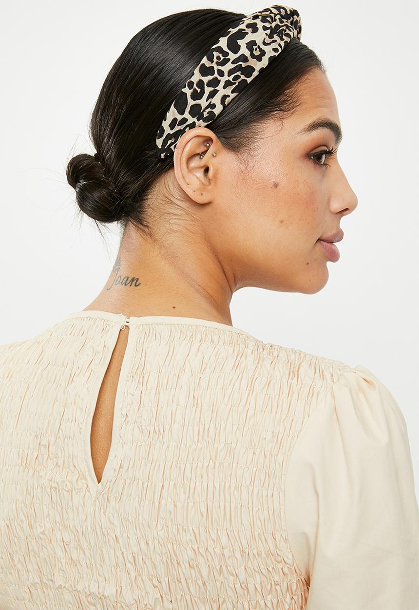 Missguided - Poplin shirred puff short sleeve top - beige