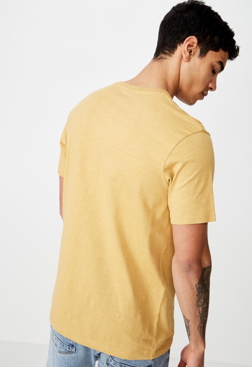 Cotton On - Yokohama div Tbar T-shirt - yellow