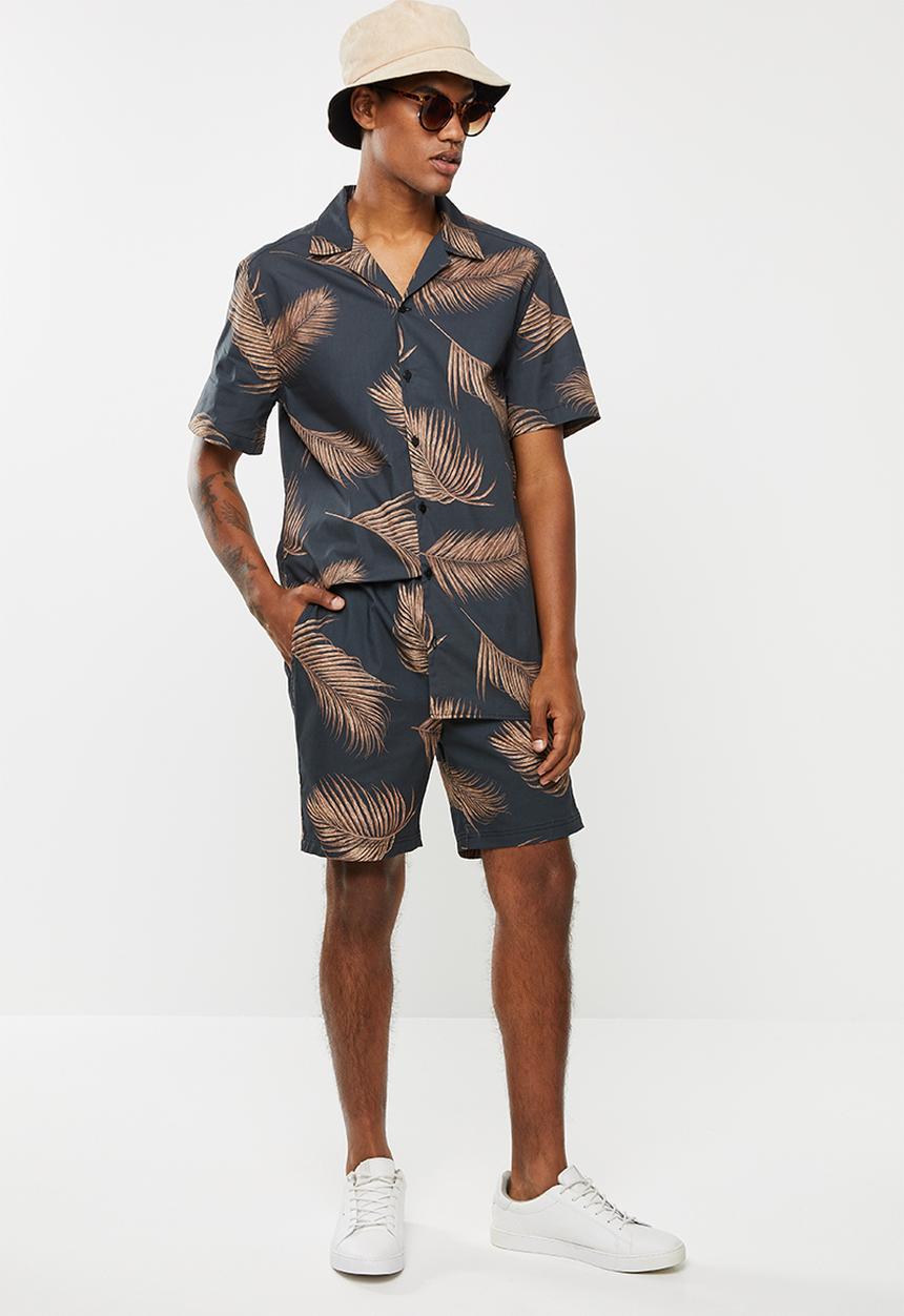 Superbalist - Palm printed elastic volume shorts - black & brown