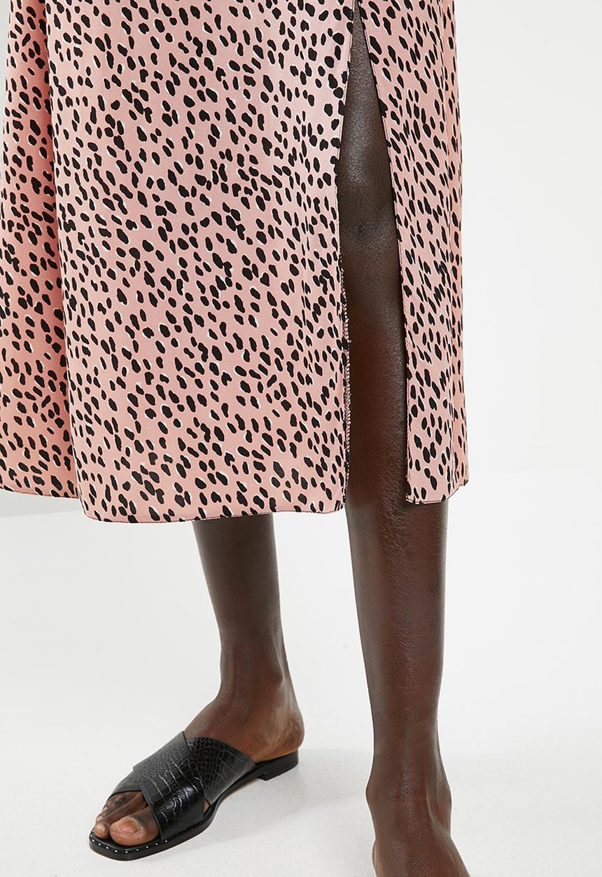 New Look - Elma spot split side skirt - pink & black 