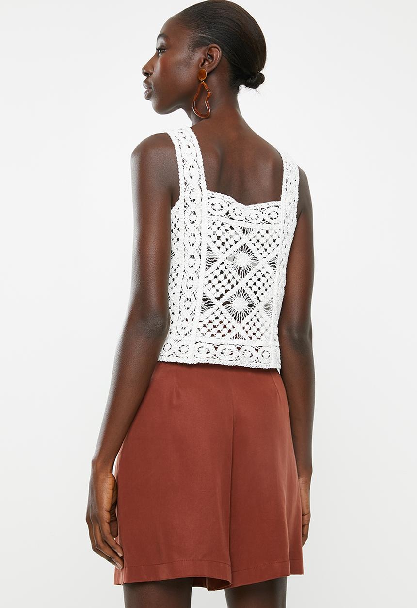 New Look - Square neck crochet vest - white