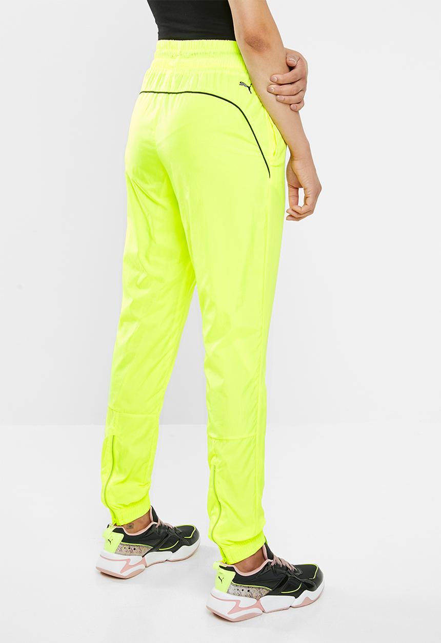 PUMA - Chase woven pants - yellow
