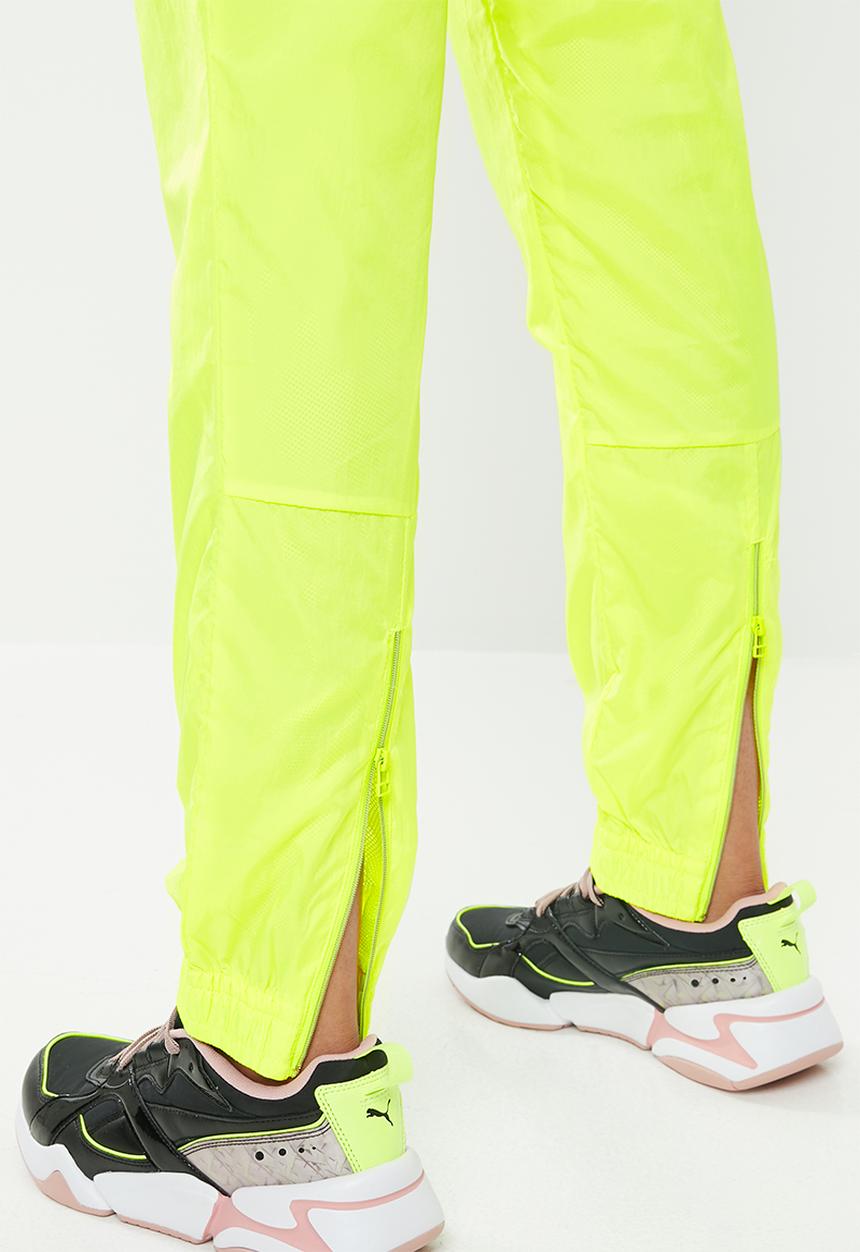 PUMA - Chase woven pants - yellow