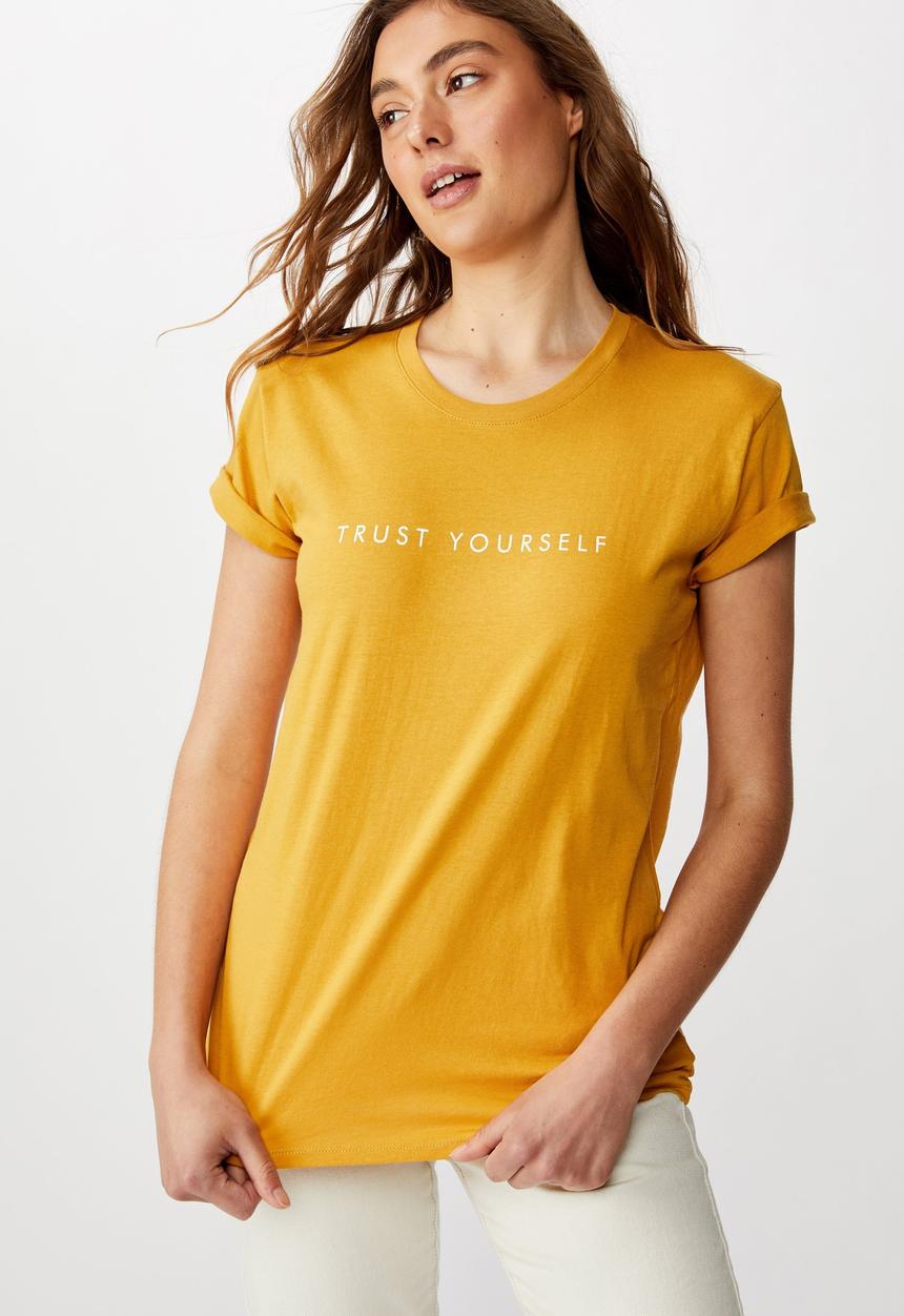 Cotton On - Classic slogan T-shirt - yellow