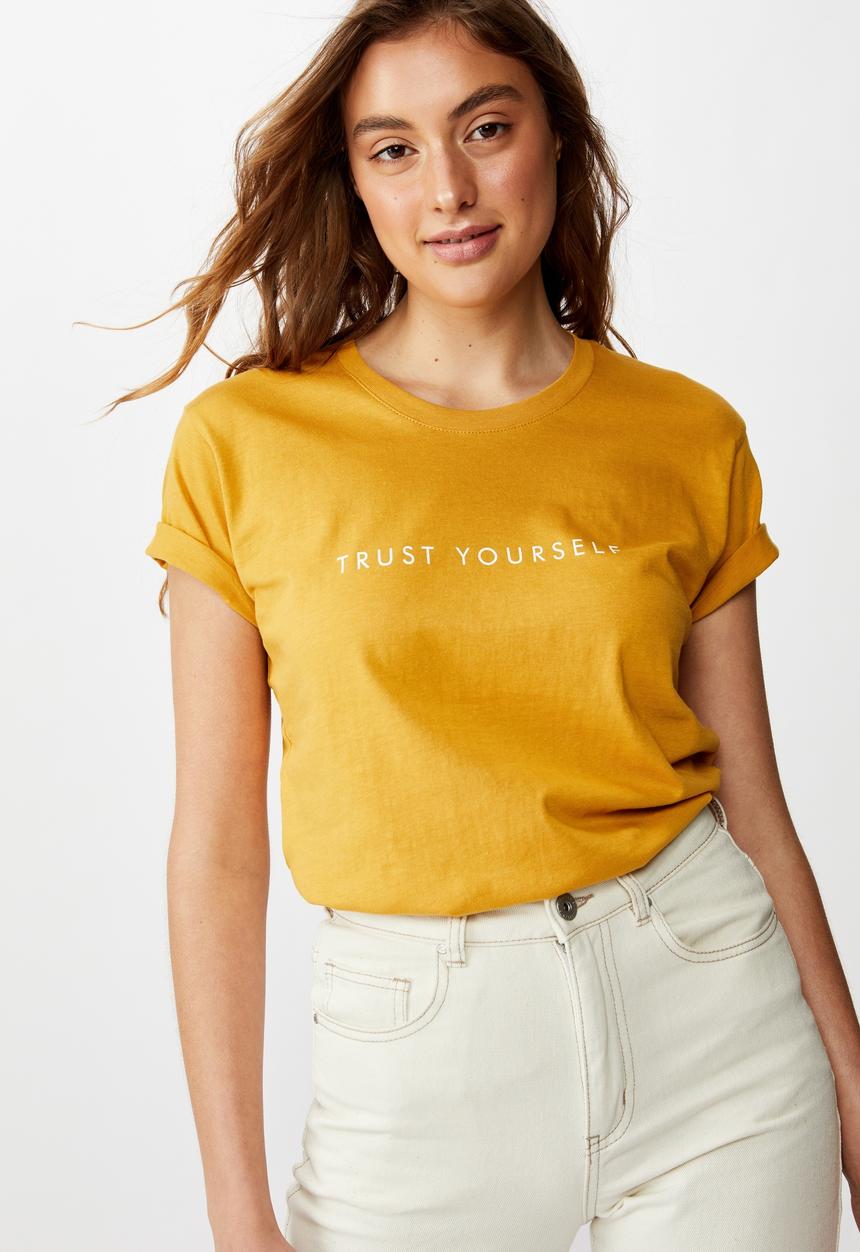 Cotton On - Classic slogan T-shirt - yellow