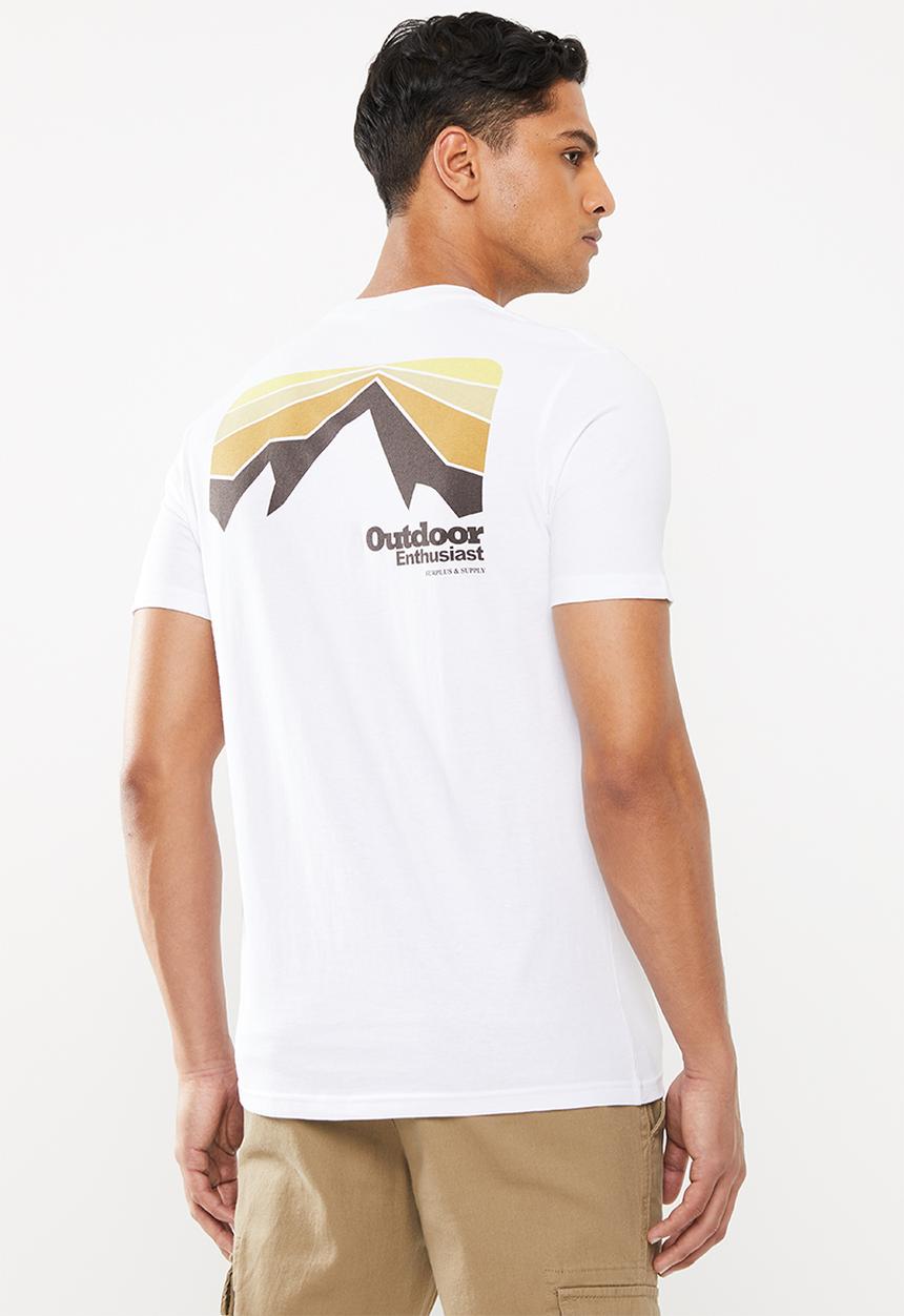 Cotton On - Outdoor enthusiast supply Tbar souvenir T-shirt - white