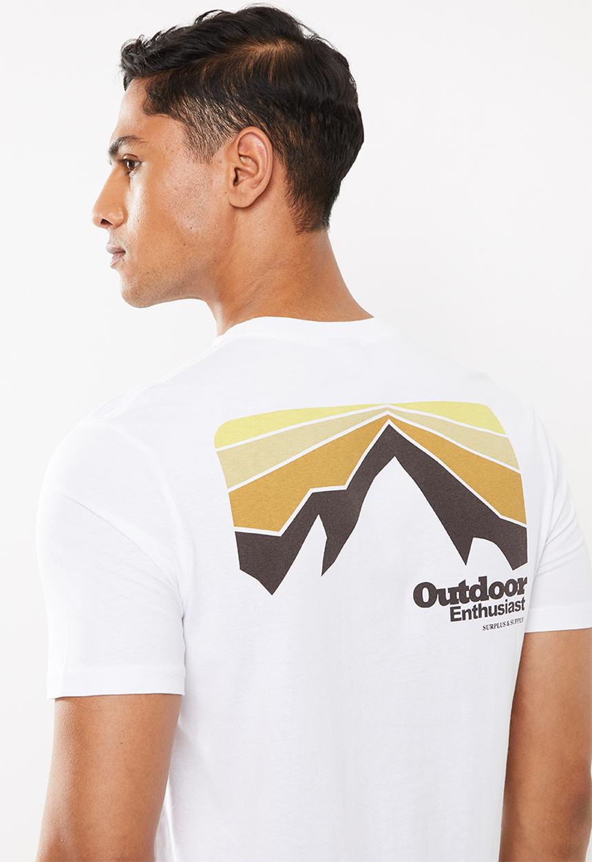 Cotton On - Outdoor enthusiast supply Tbar souvenir T-shirt - white