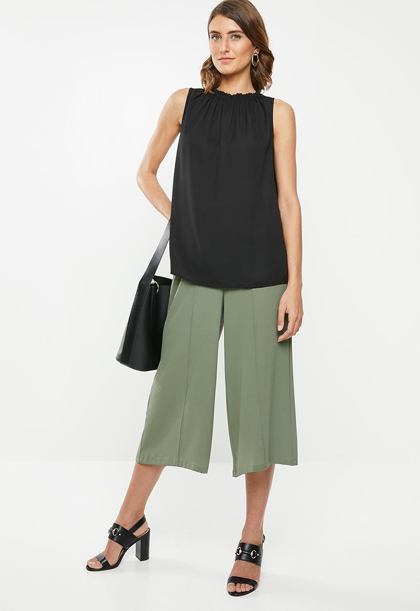 edit - Pleat front vest - black