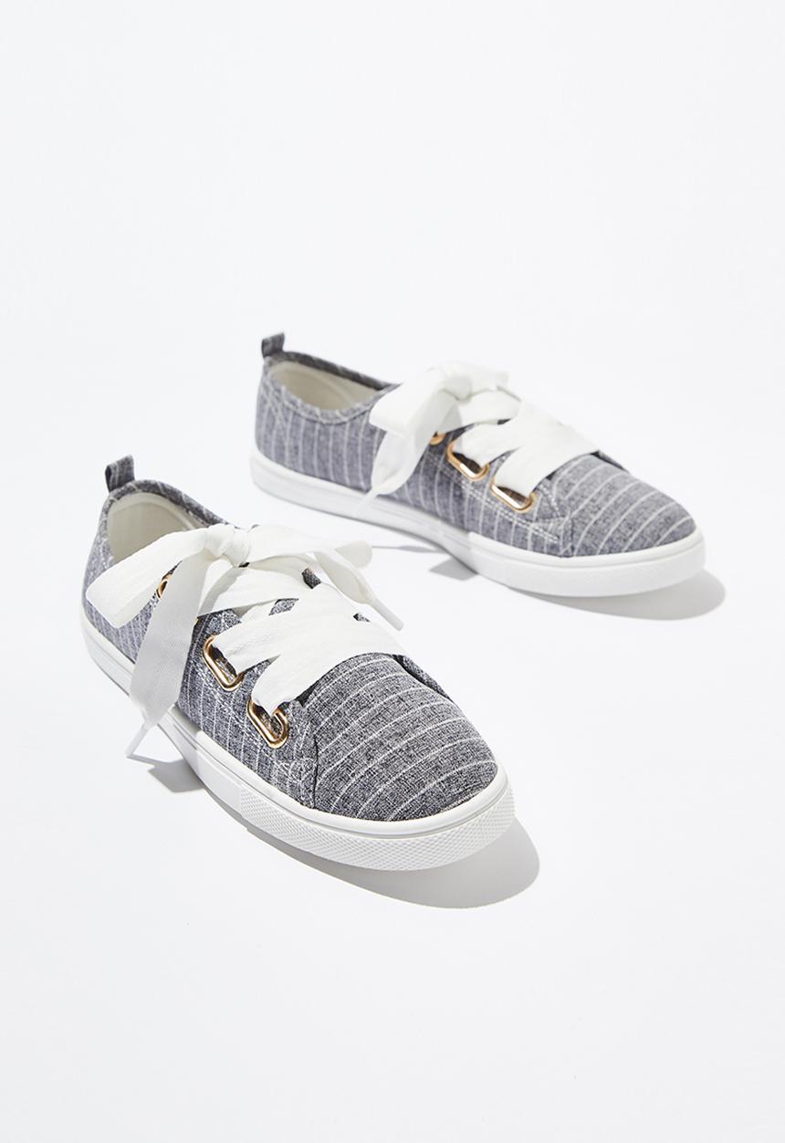 Cotton On - Penelope lace up plimsoll - navy