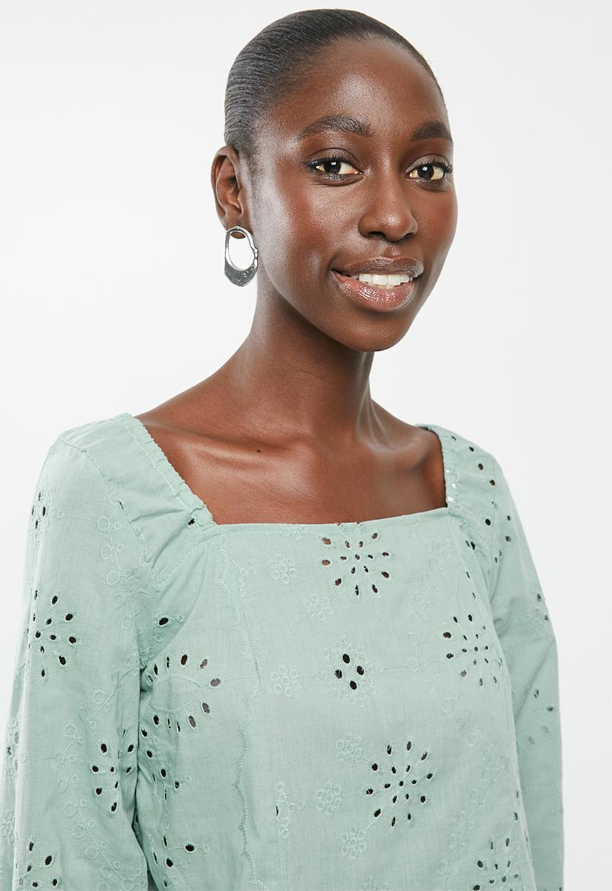 Superbalist - Square neck anglaise blouse - green
