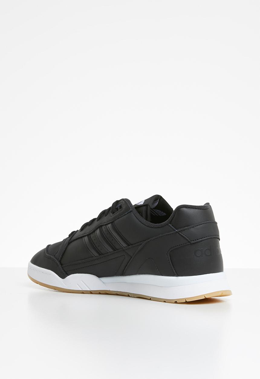 adidas Originals - A.R. Trainer - core black / ftwr white