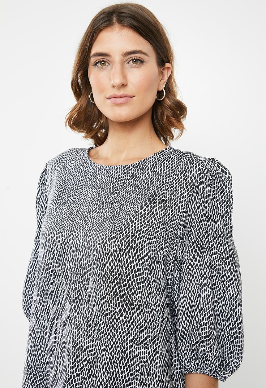 edit - Boxy blouse round neck - black & white