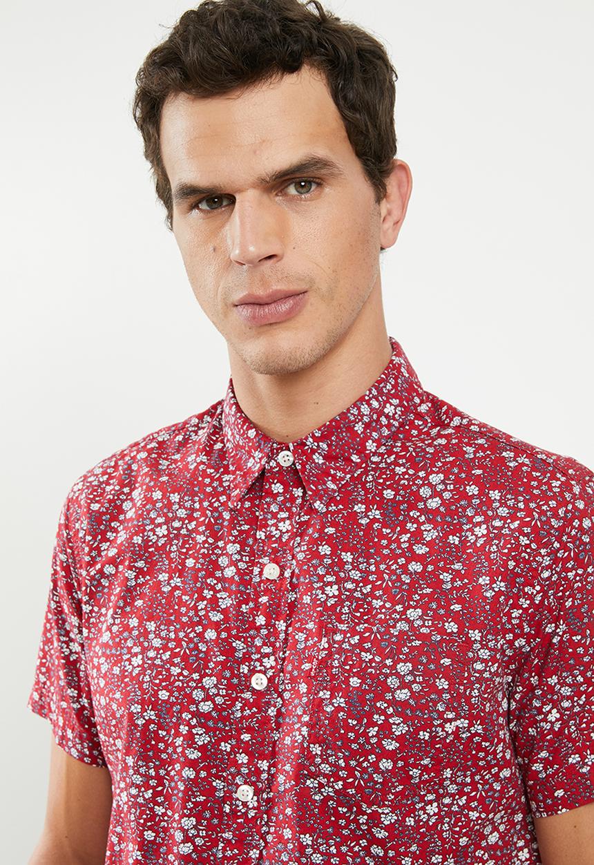 Levi’s® - Classic one pocket short sleeve shirt - red