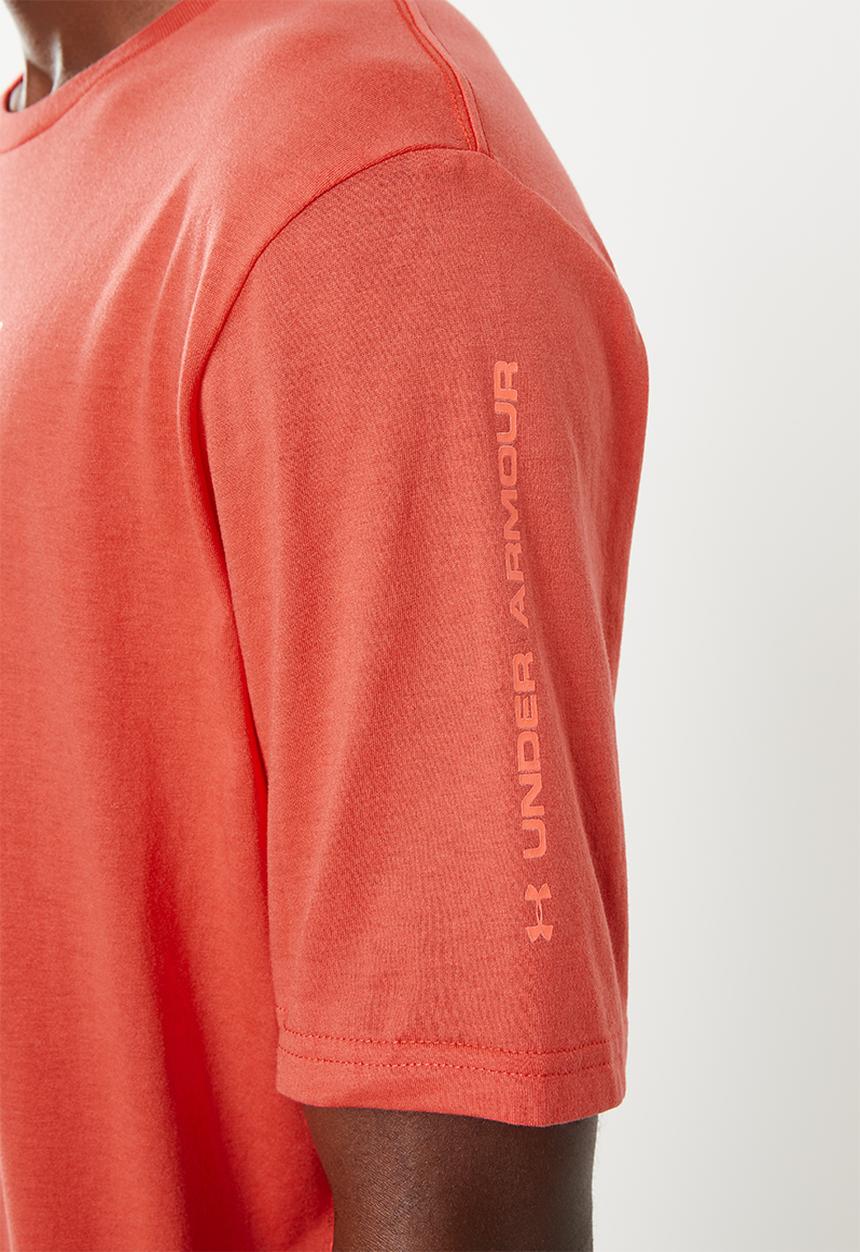 Under Armour -  Under Armour shaped graphic tee - red