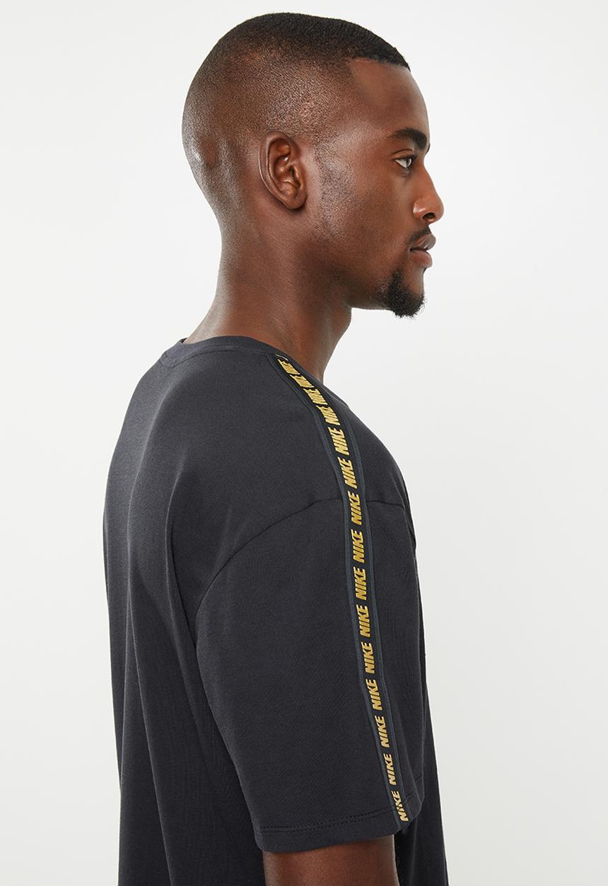Nike - Nsw repeat short sleeve tee - black