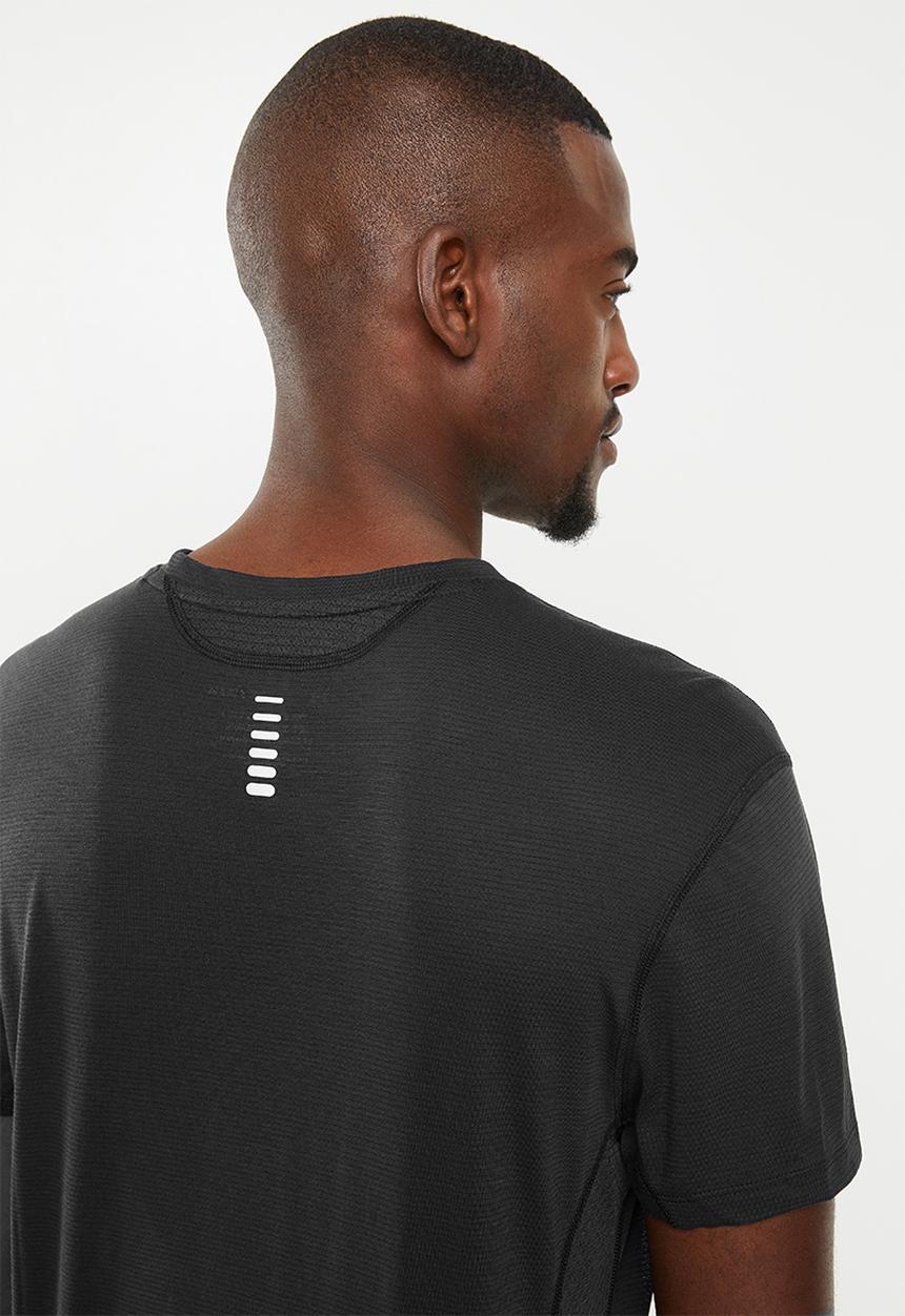 Under Armour - Streaker 2,0 short sleeve tee - black