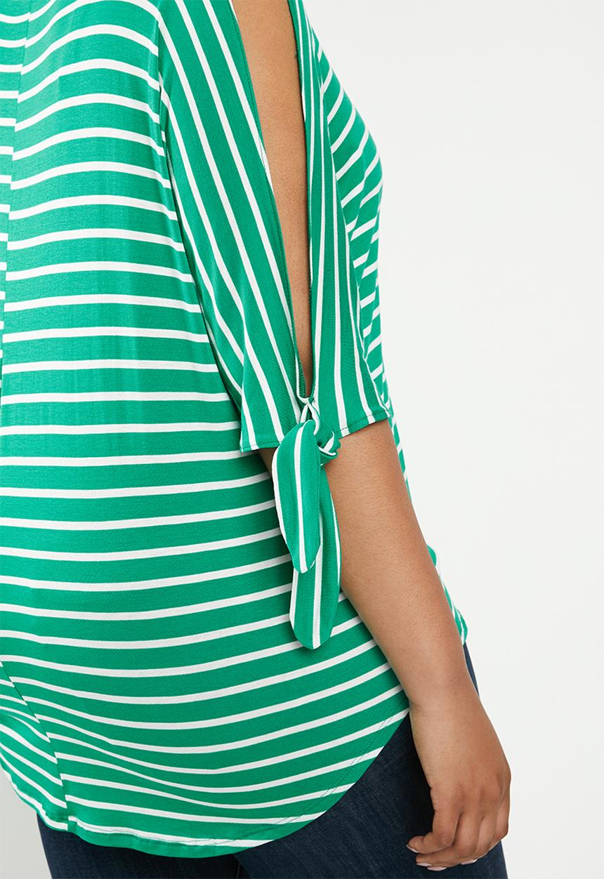 edit Plus - T-shirt with tie sleeve - green & white