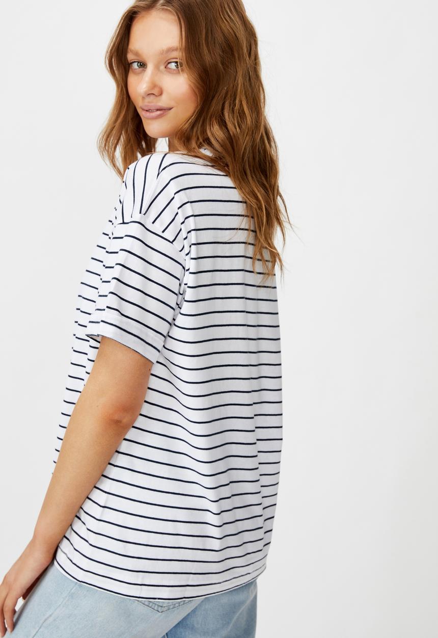Cotton On - The relaxed boyfriend tee carl stripes - white & navy 