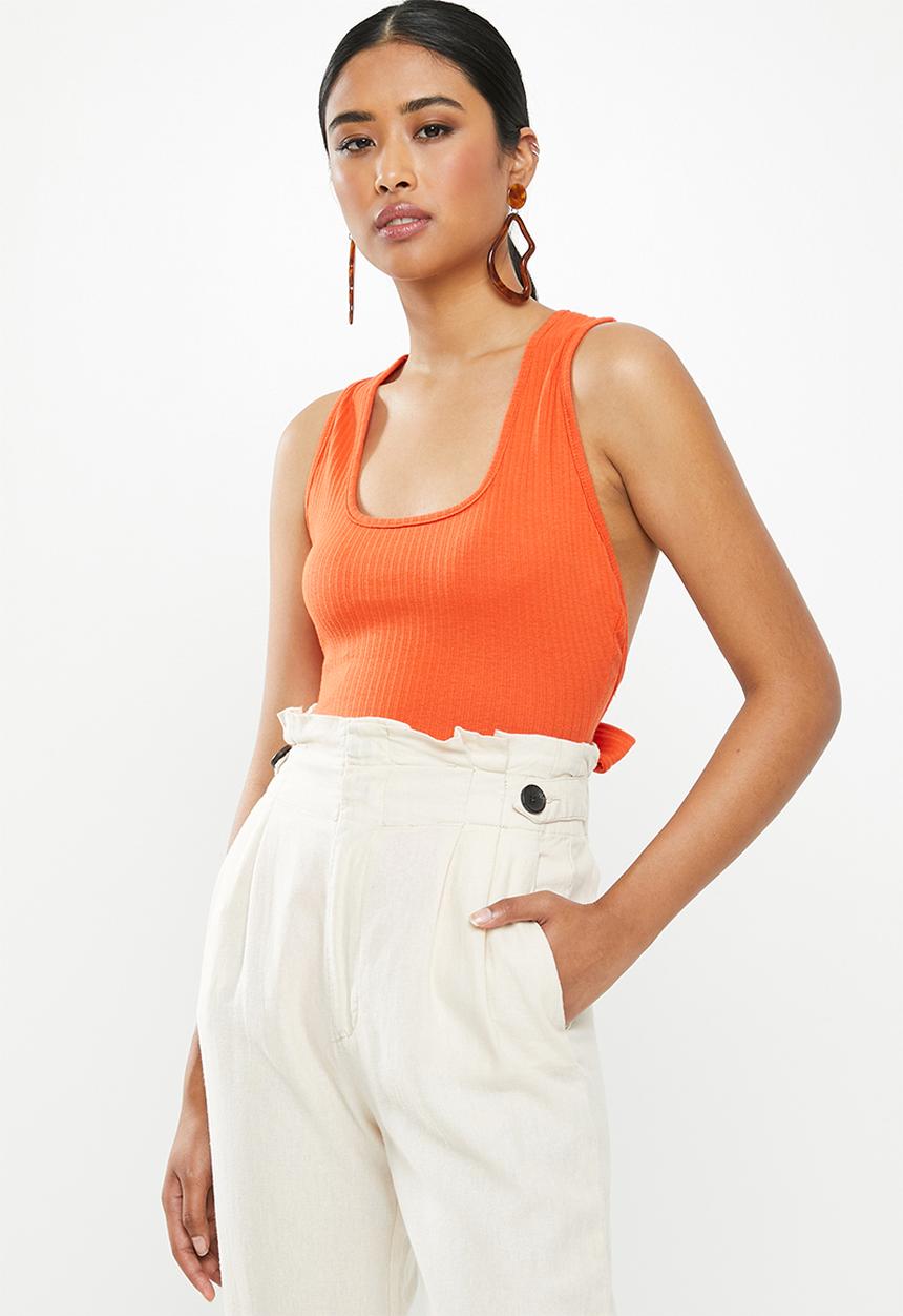 Missguided - Rib sleeveless strappy back bodysuit - orange