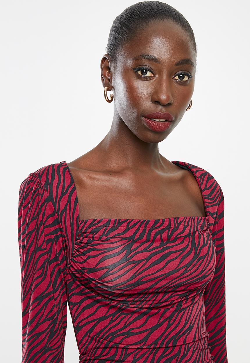 Superbalist - Square neck rouged dress - red & black