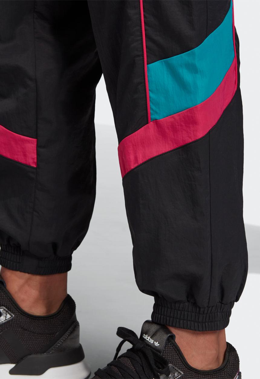 adidas Originals - Cuffed tech pants - black