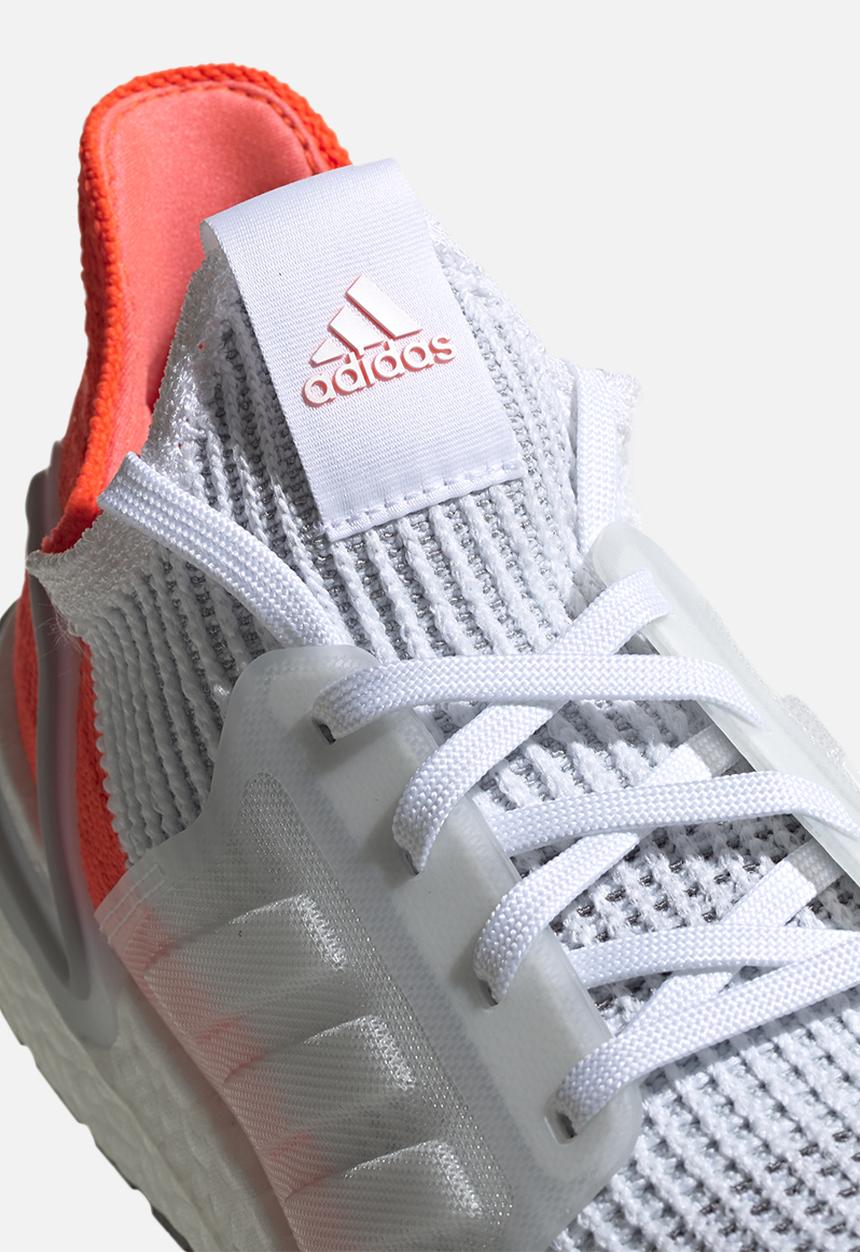 adidas Performance - UltraBOOST 19 - ftwr white / blue tint / grey two