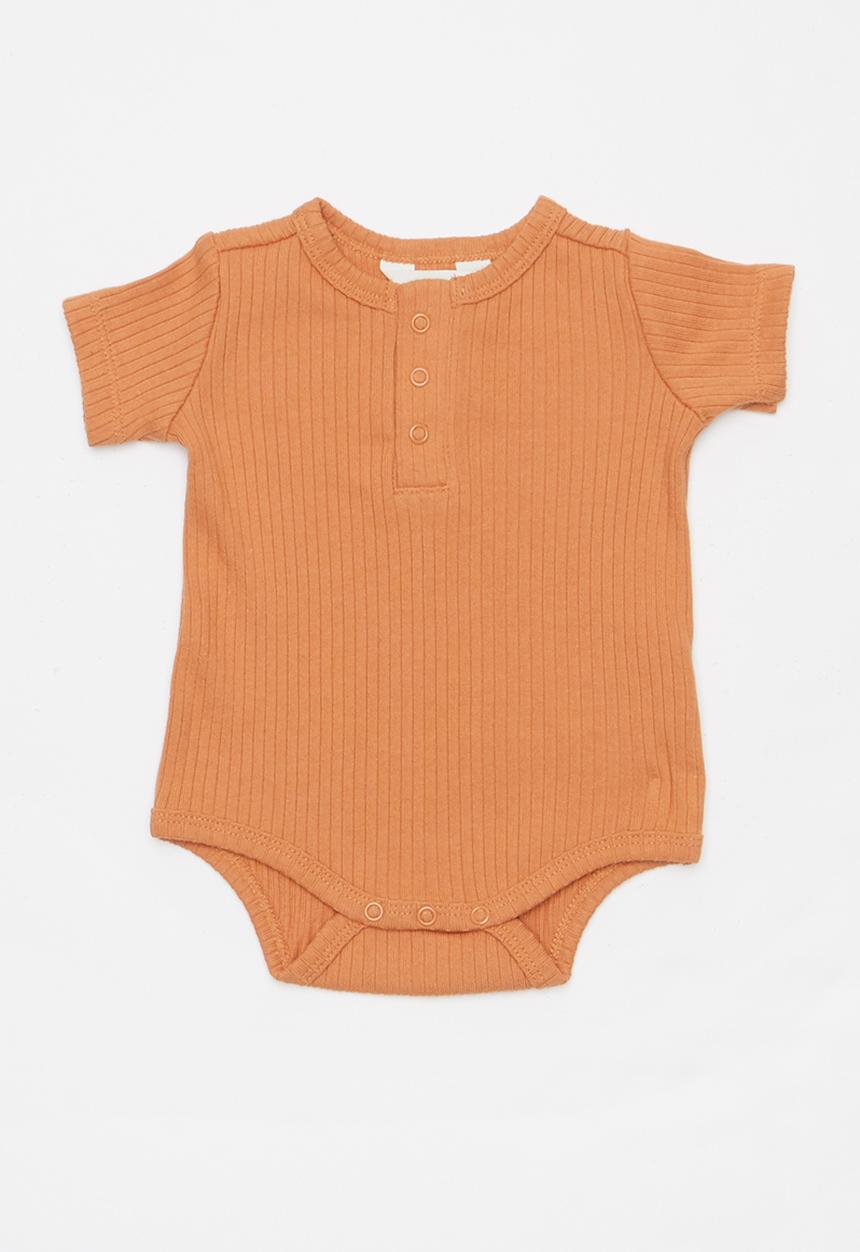 Cotton On - The short sleeve button bubbysuit - rust
