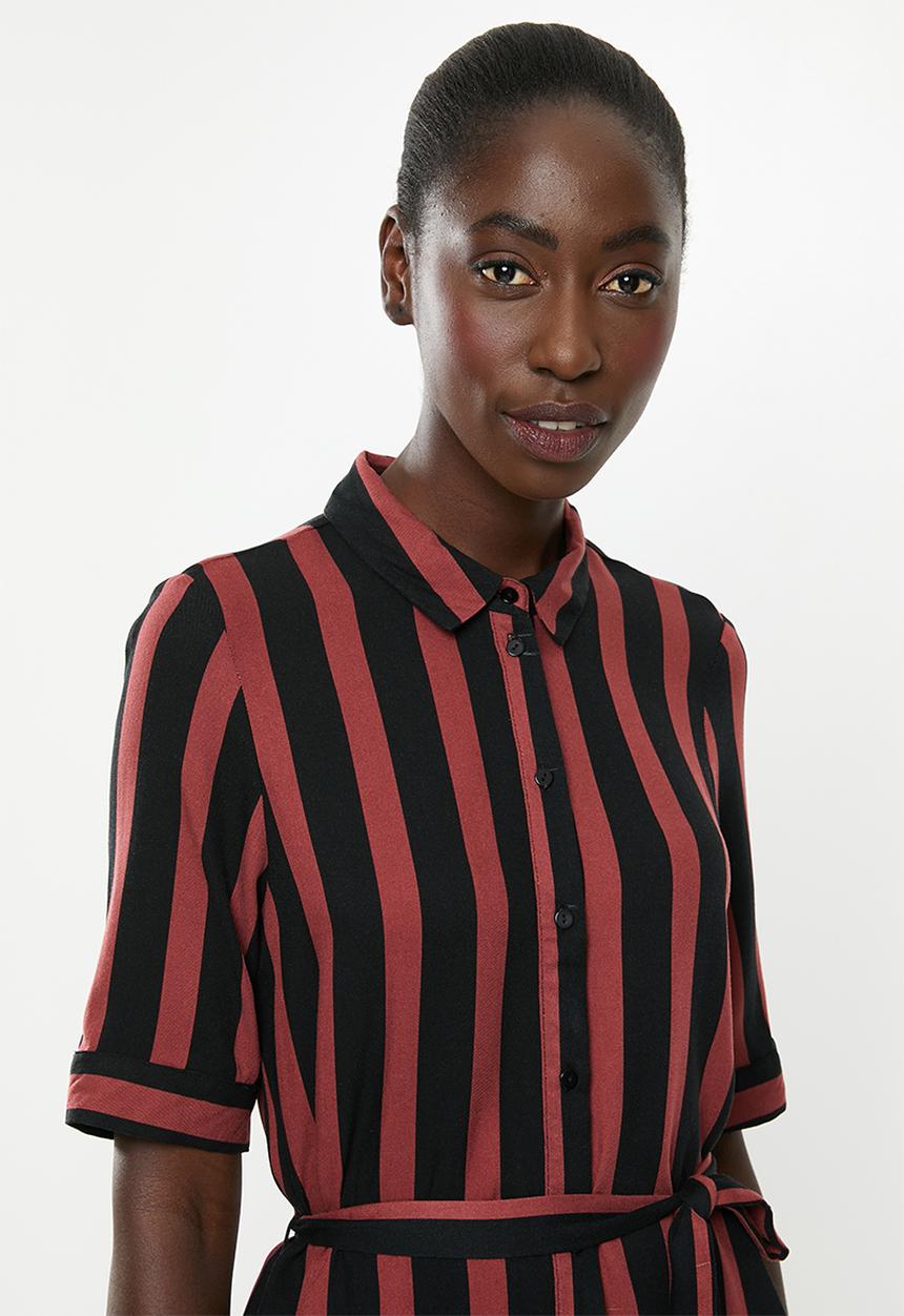 Vero Moda - Autum amaze shirt dress - black & red
