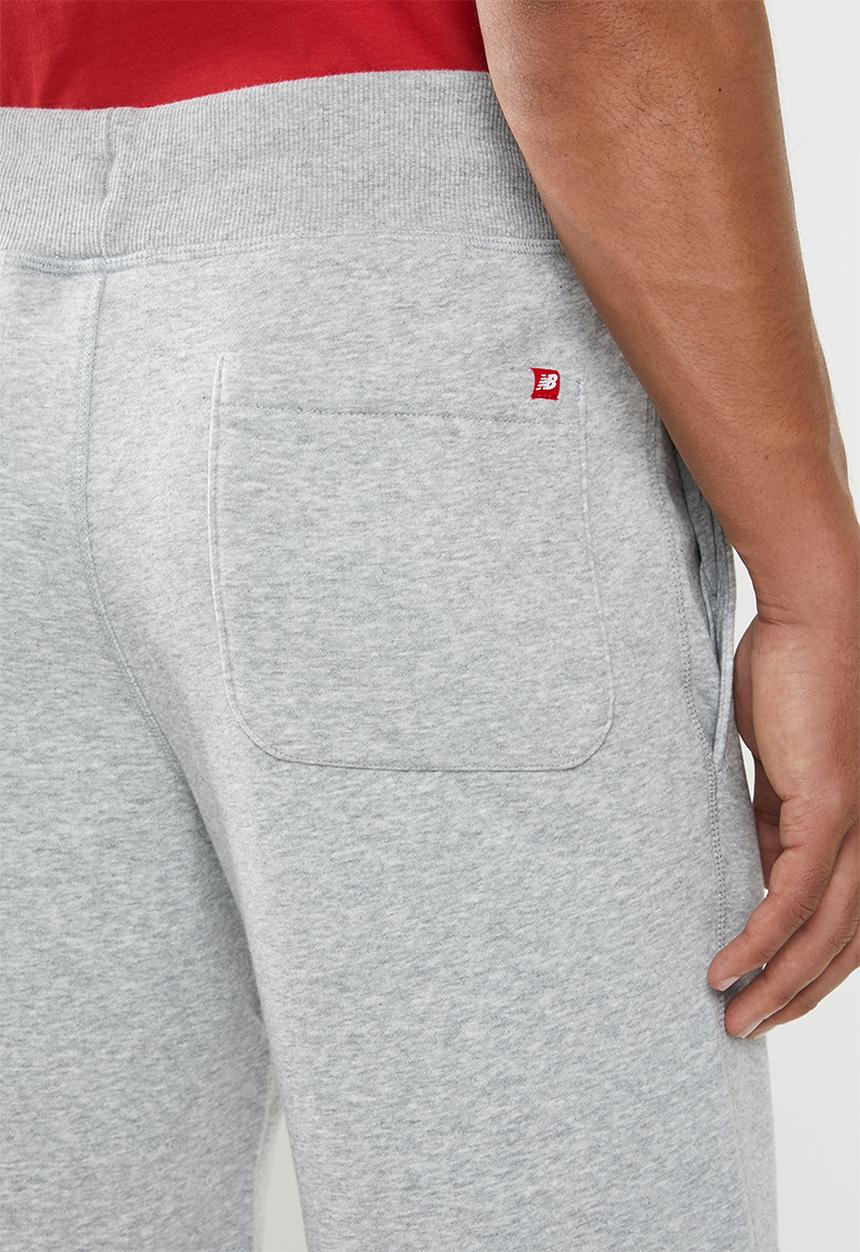 New Balance  - Essentials stacked logo short - athletic grey