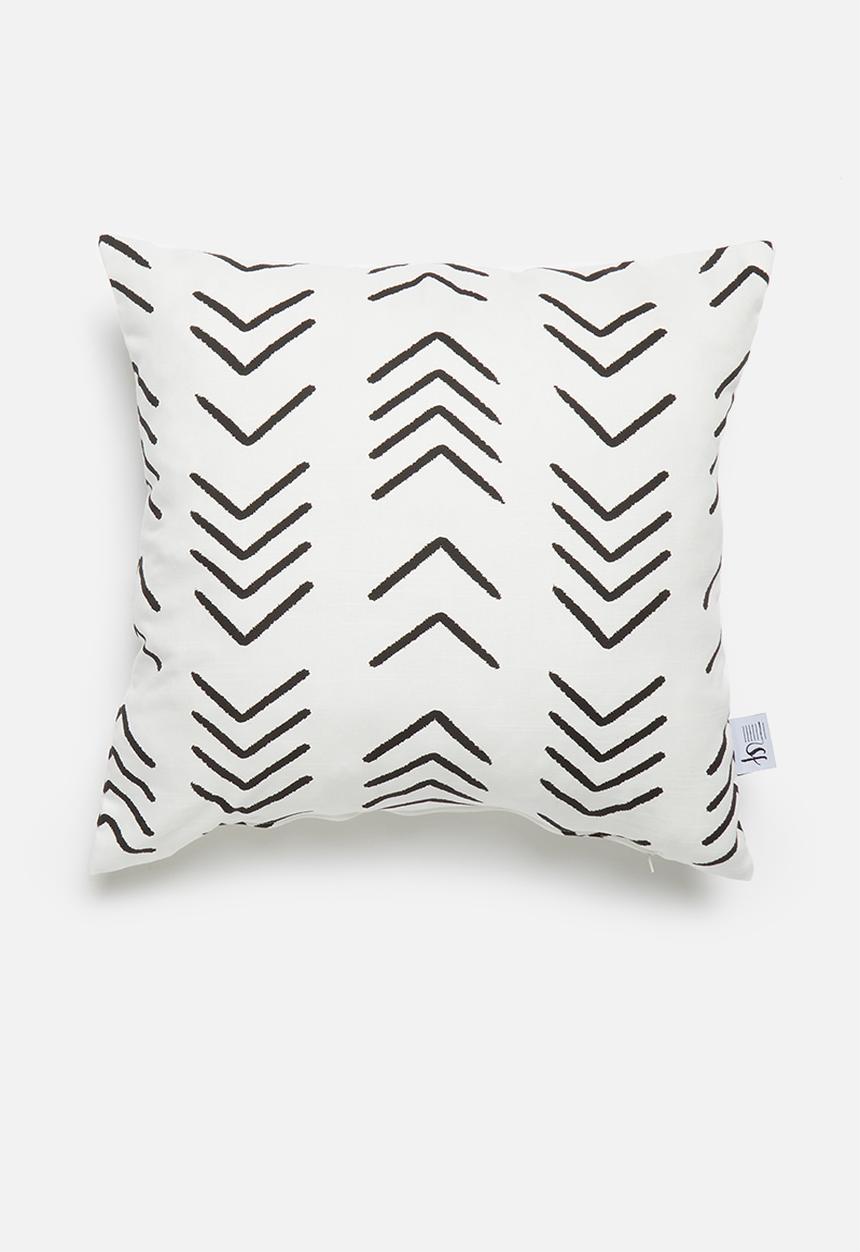 Sixth Floor - Maia cushion cover - white & black