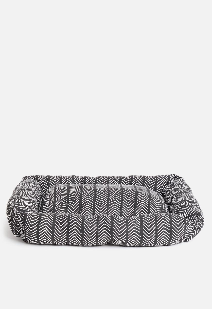 Sixth Floor - Kalua pet bed - mudcloth black & white