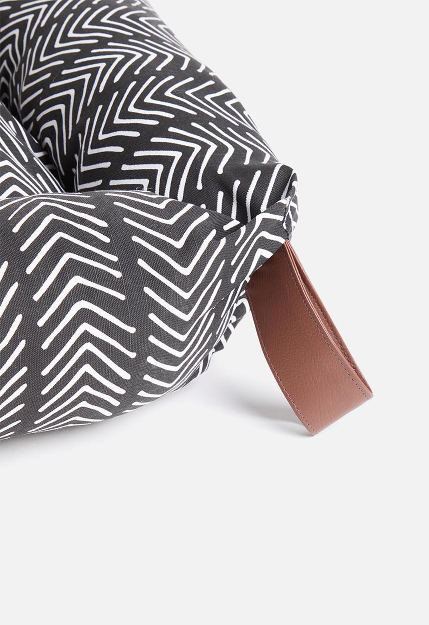 Sixth Floor - Kalua pet bed - mudcloth black & white