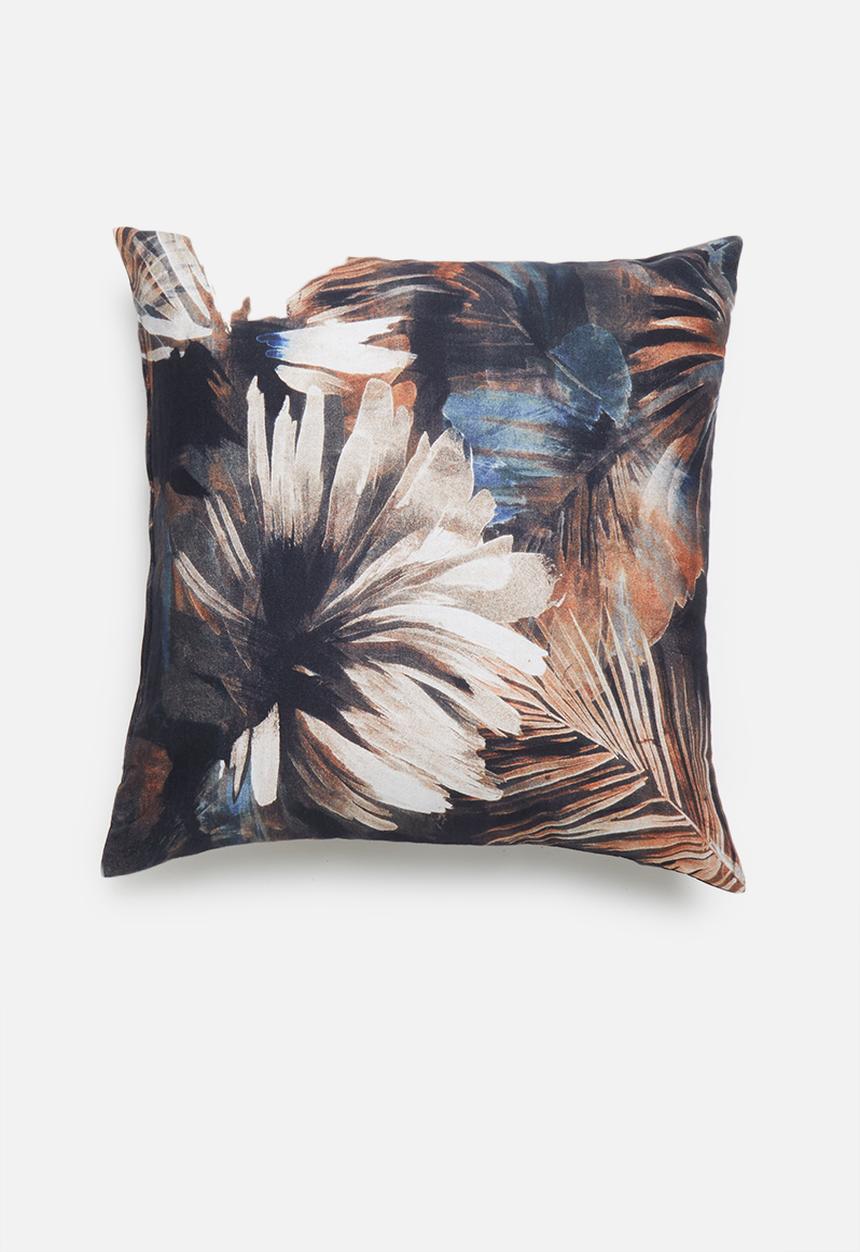 Grey Gardens - Stone frond cushion cover - black