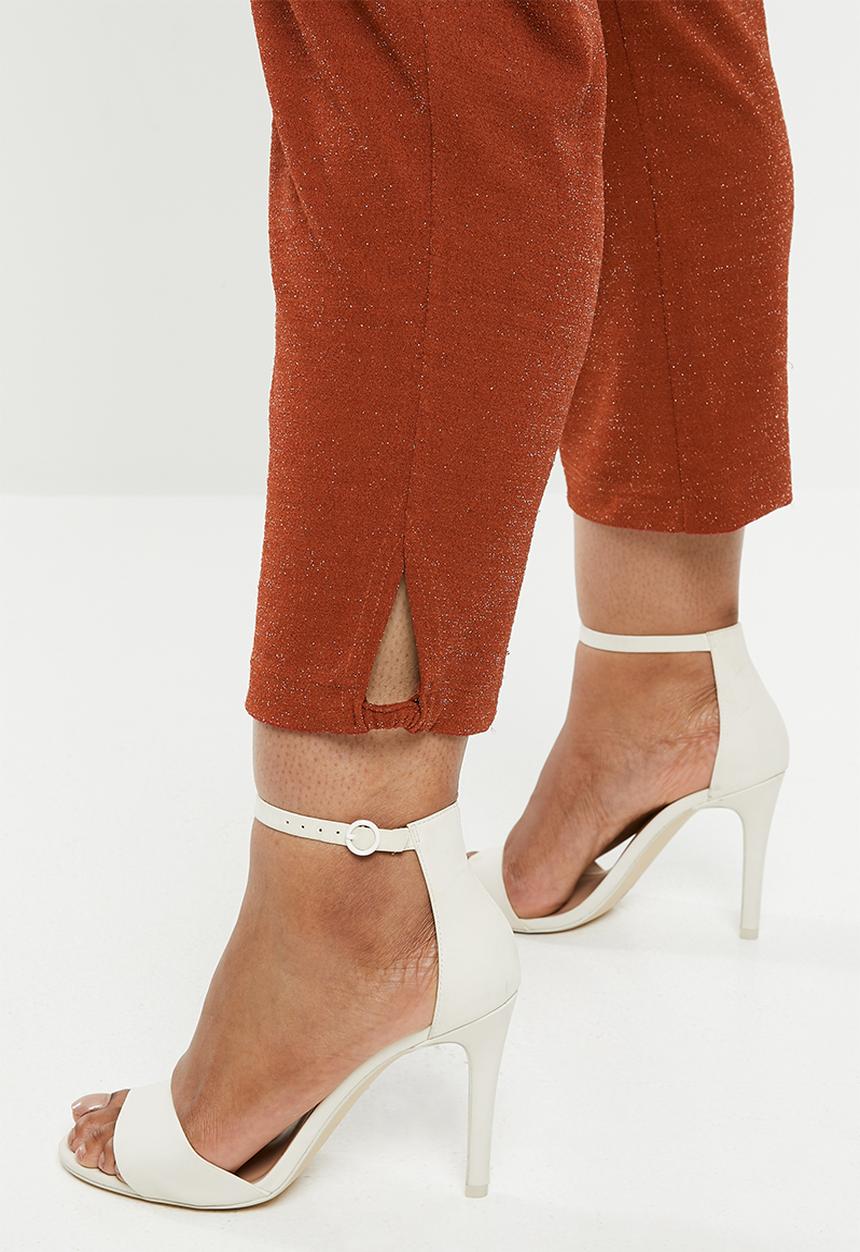 AMANDA LAIRD CHERRY - Crossover jumpsuit with flared sleeves - rust 