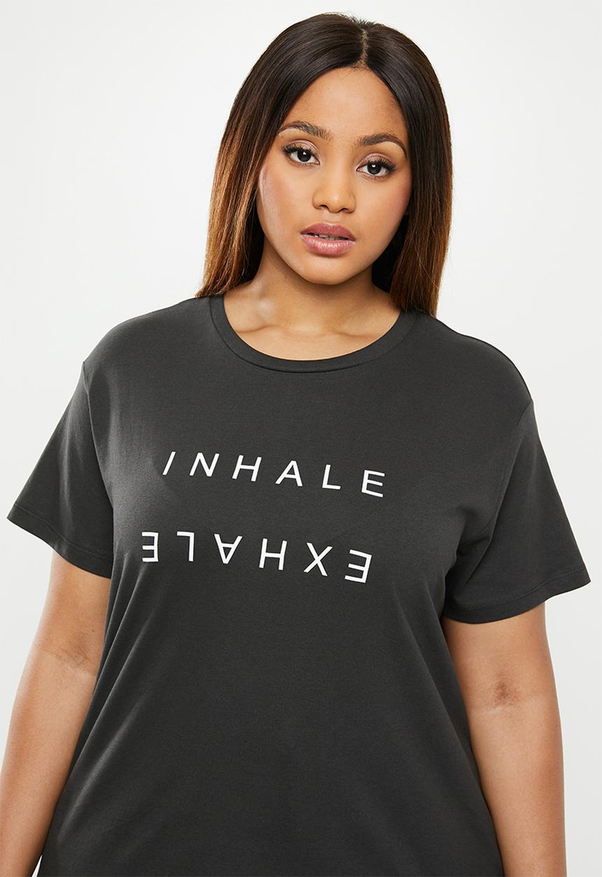Cotton On - Curve graphic tee inhale exhale - black