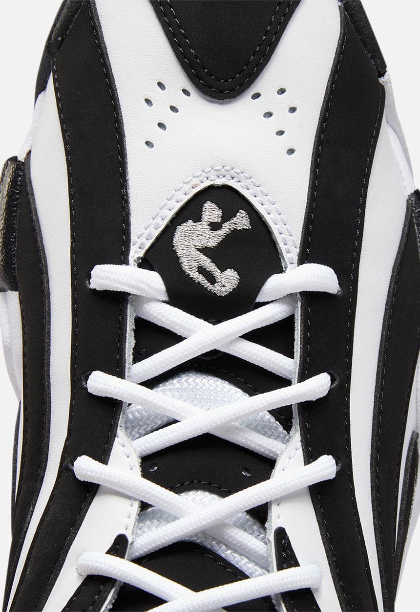 Reebok - Shaqnosis - black / white/silver met.