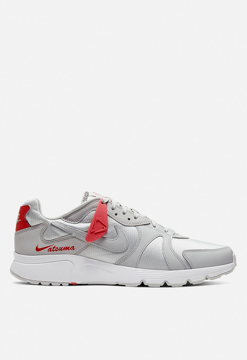 Nike - Atsuma - photon dust/grey fog-track red-white