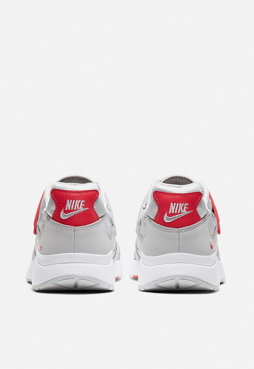 Nike - Atsuma - photon dust/grey fog-track red-white
