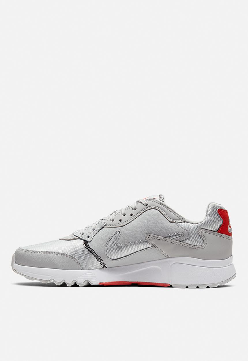 Nike - Atsuma - photon dust/grey fog-track red-white