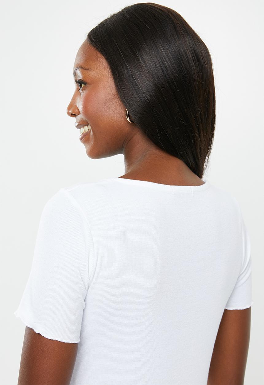 Cotton On - Maternity lettuce edge scoop short sleeve top - white