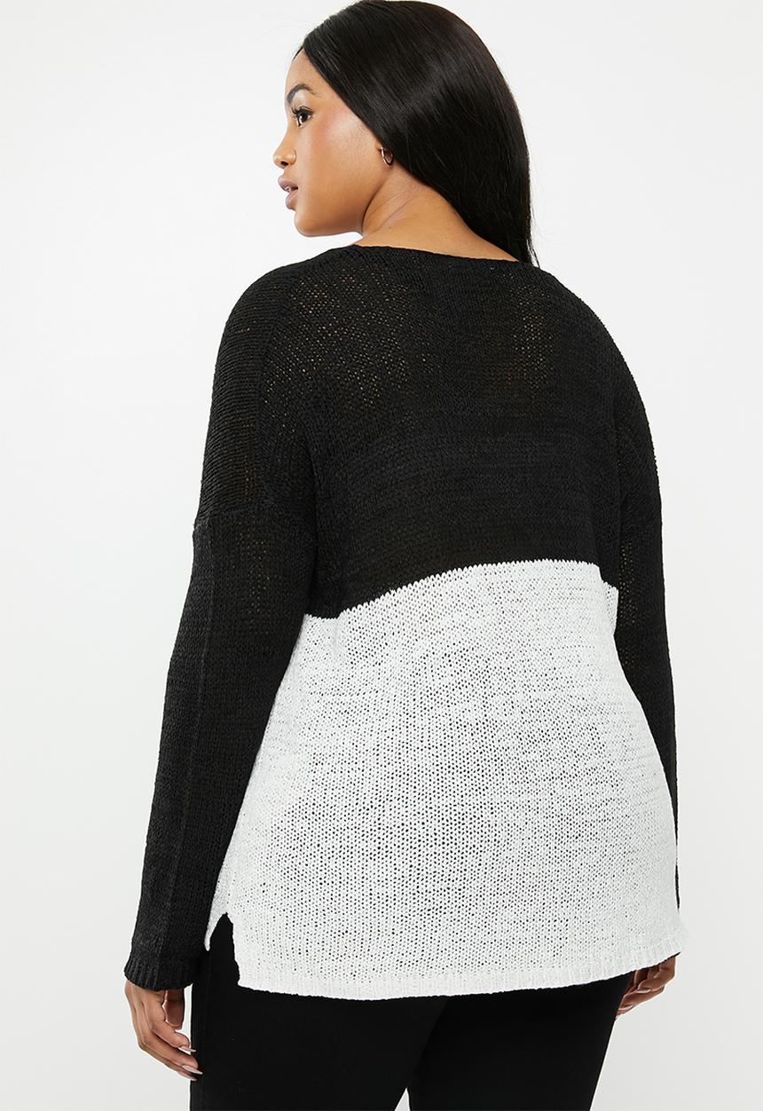 Carmakoma - Oyster v-neck long sleeve pullover - black & beige 