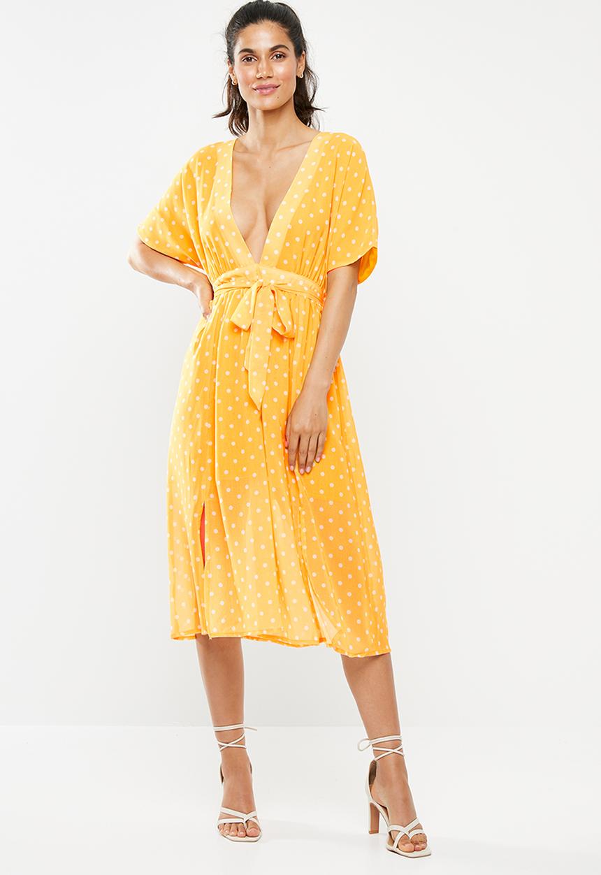 Glamorous - Dropped shoulder deep v dress - yellow