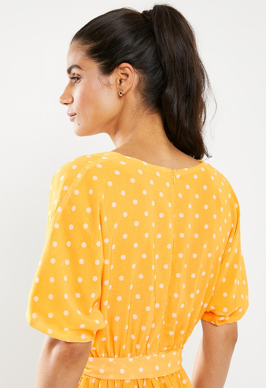 Glamorous - Dropped shoulder deep v dress - yellow