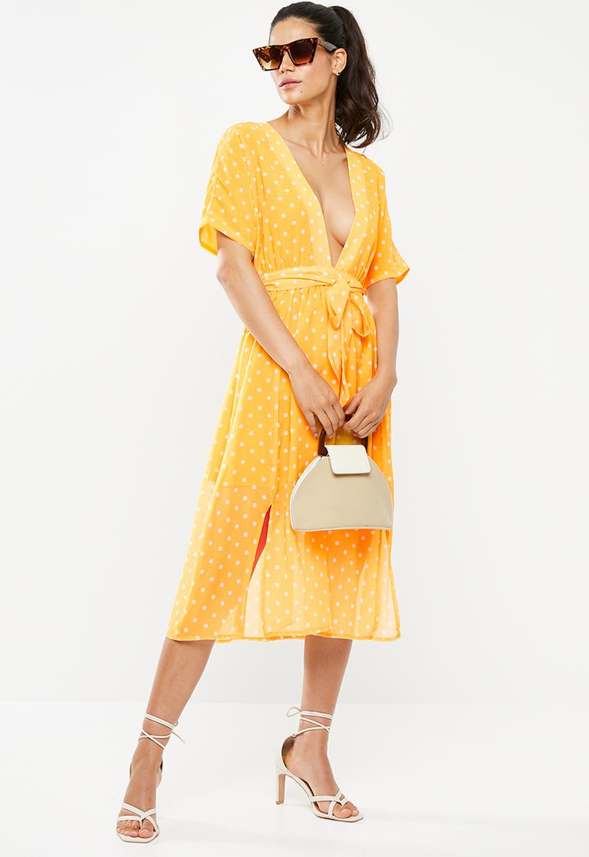 Glamorous - Dropped shoulder deep v dress - yellow