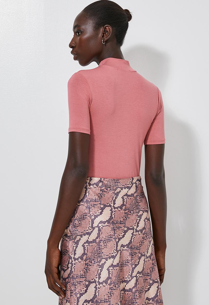 Superbalist - Short sleeve fitted high neck tee - pink