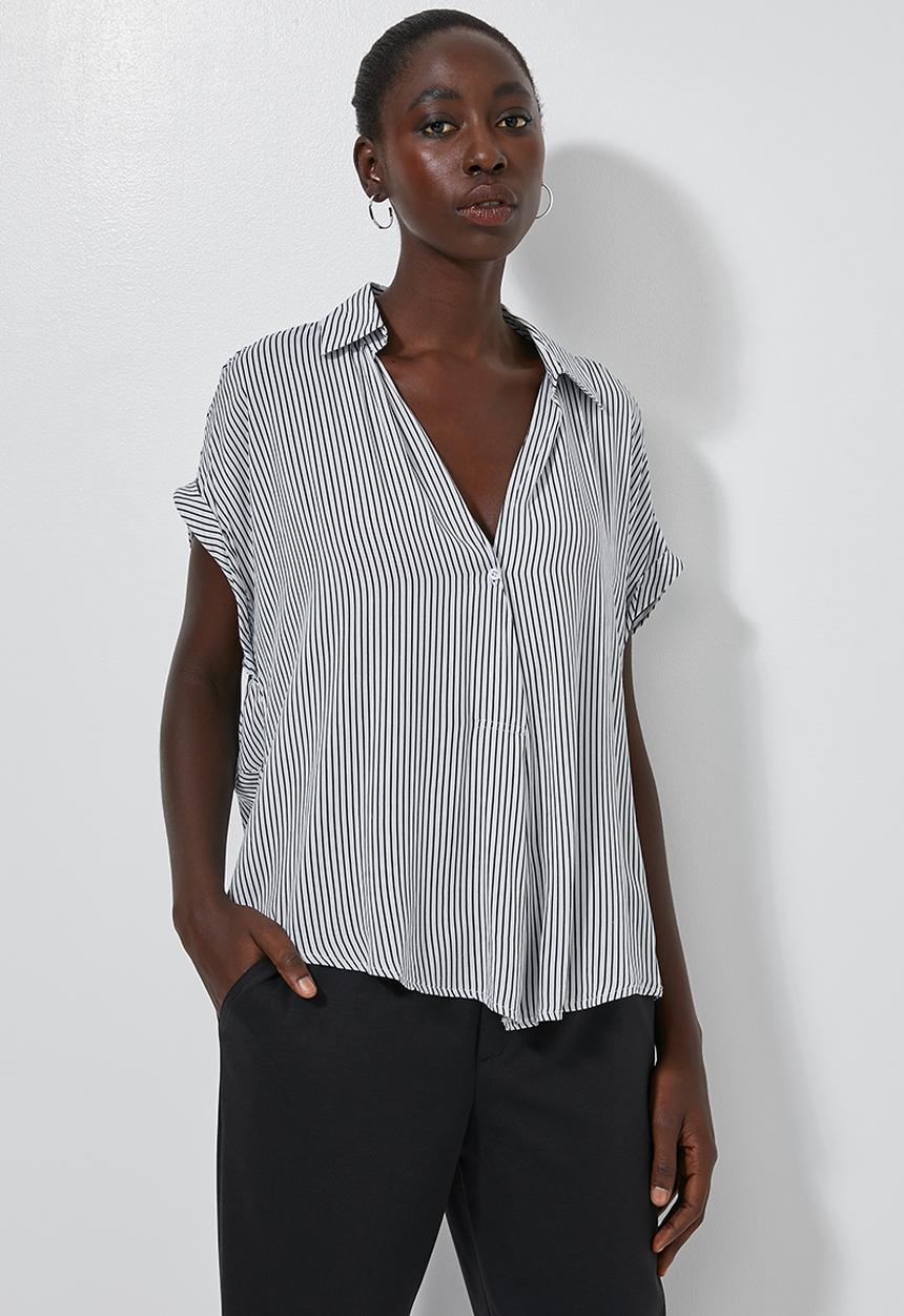 Superbalist - V-neck shell with grown on sleeve - navy & white