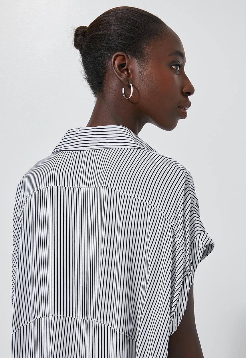 Superbalist - V-neck shell with grown on sleeve - navy & white