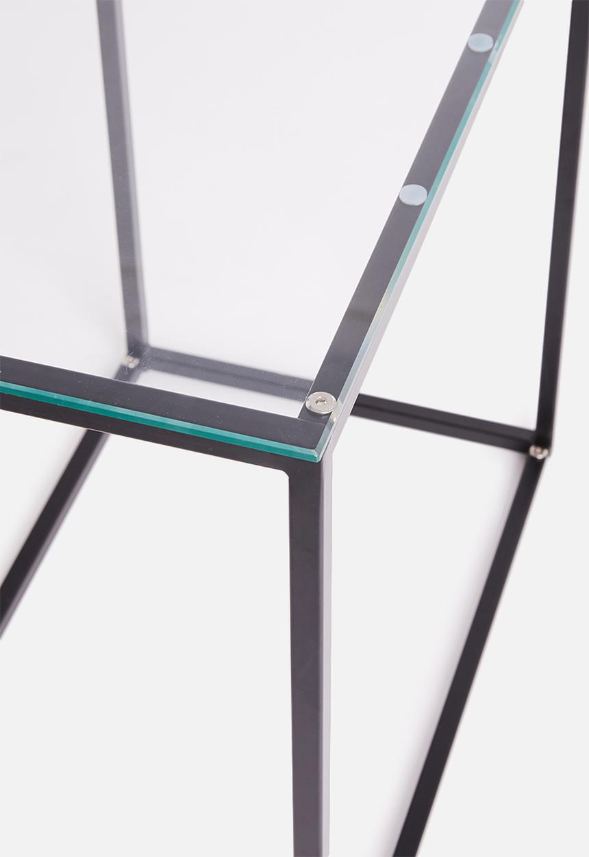 Sixth Floor - Cilla side table - black