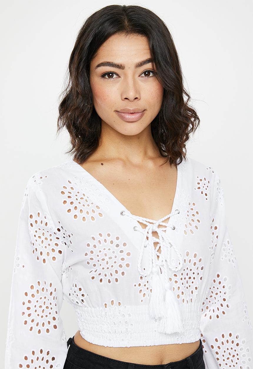 Missguided - Broderie anglais lace up crop top - white